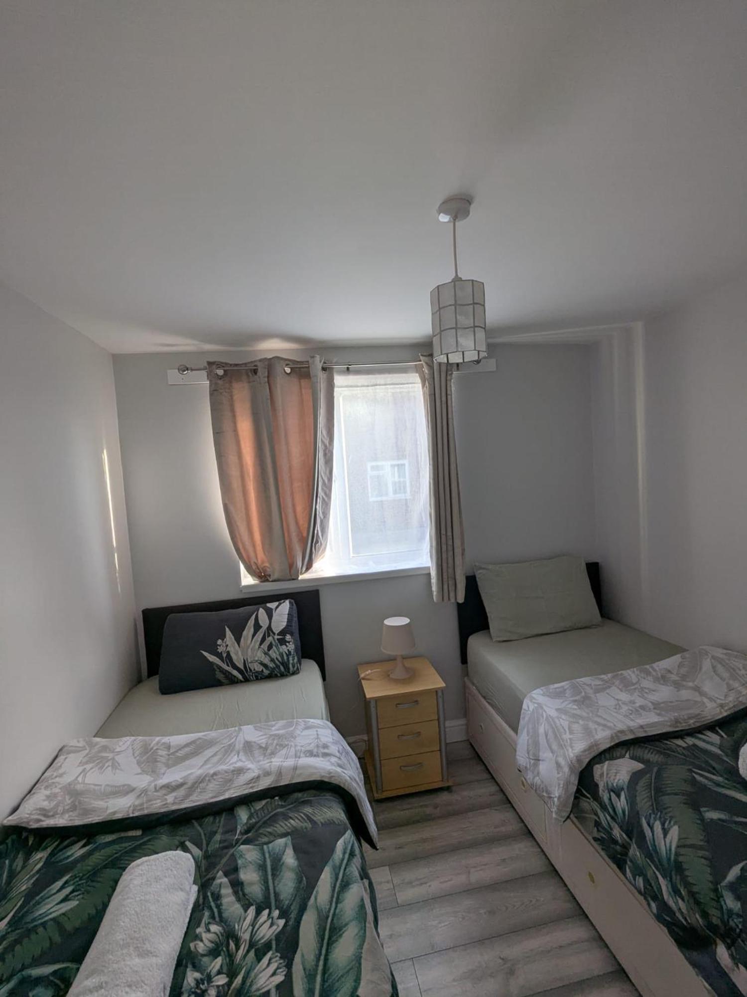 A&A Apartment Basildon Nevendon Extérieur photo
