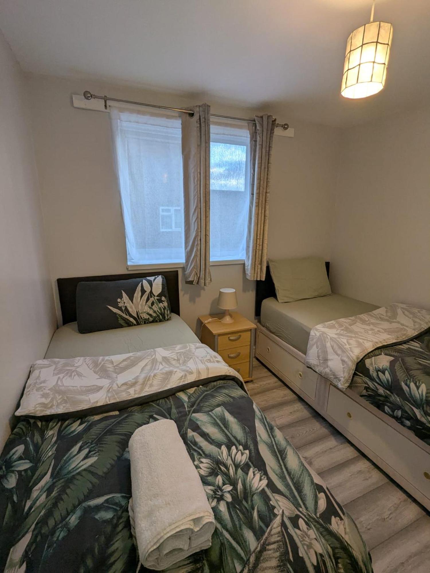 A&A Apartment Basildon Nevendon Extérieur photo