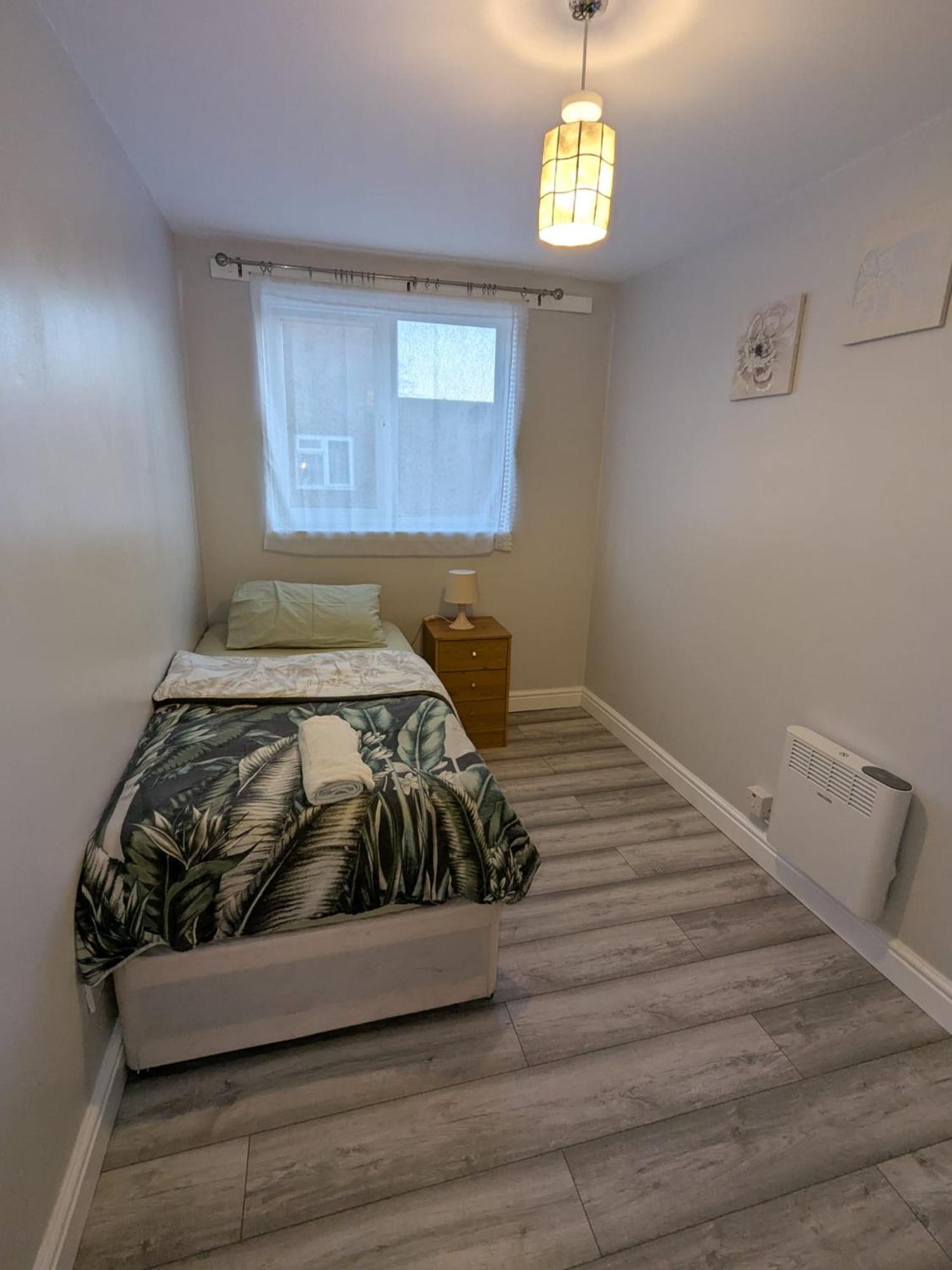 A&A Apartment Basildon Nevendon Extérieur photo