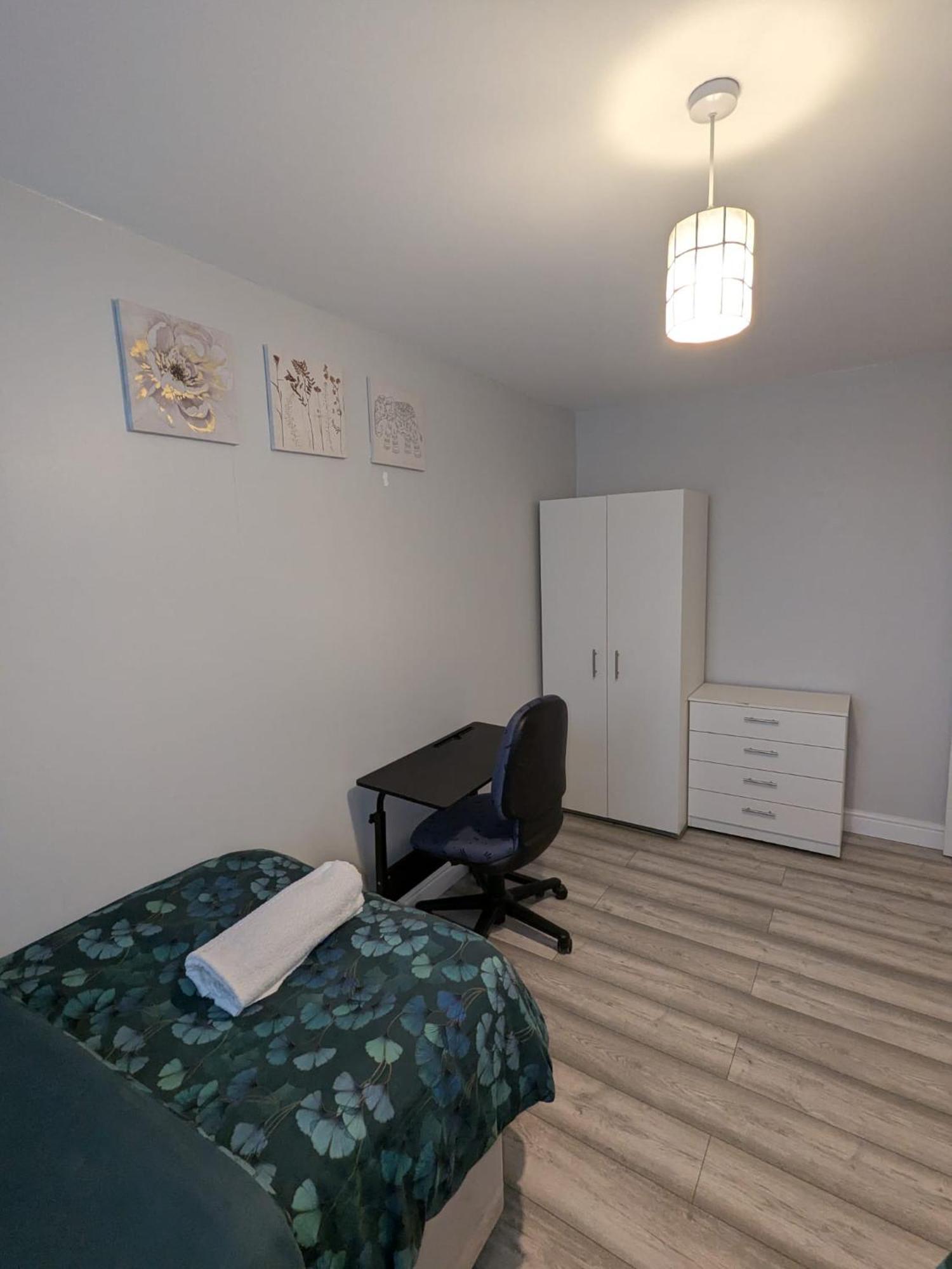 A&A Apartment Basildon Nevendon Extérieur photo