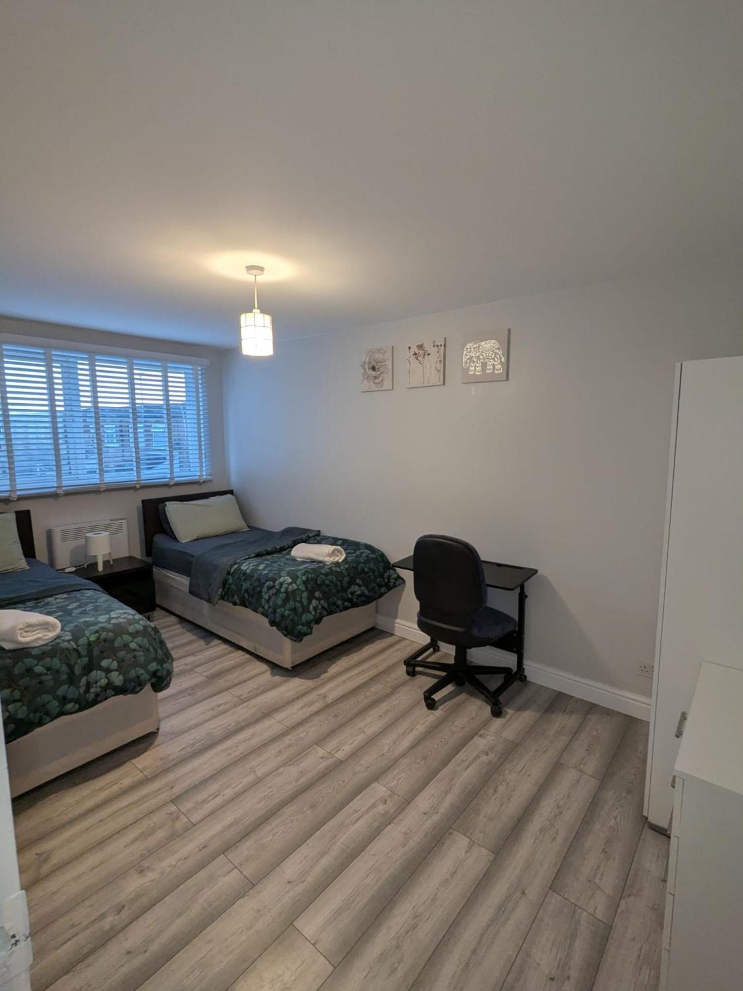 A&A Apartment Basildon Nevendon Extérieur photo