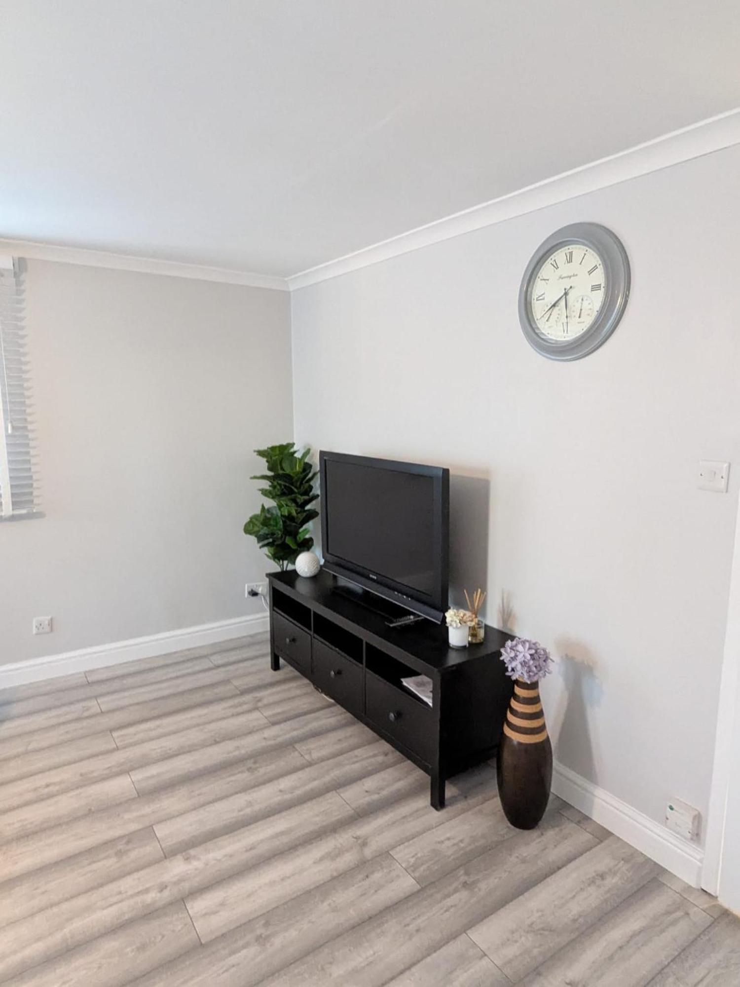 A&A Apartment Basildon Nevendon Extérieur photo