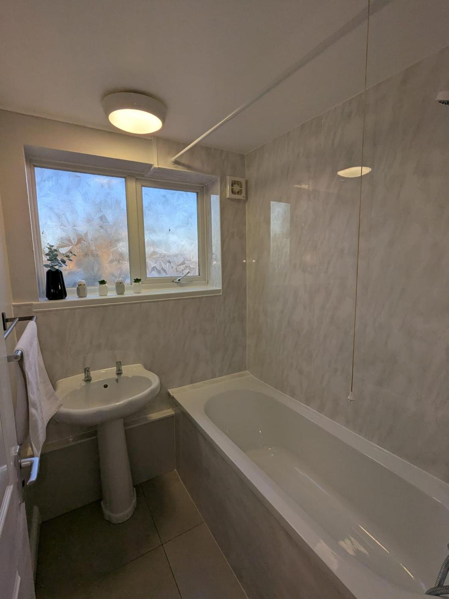 A&A Apartment Basildon Nevendon Extérieur photo