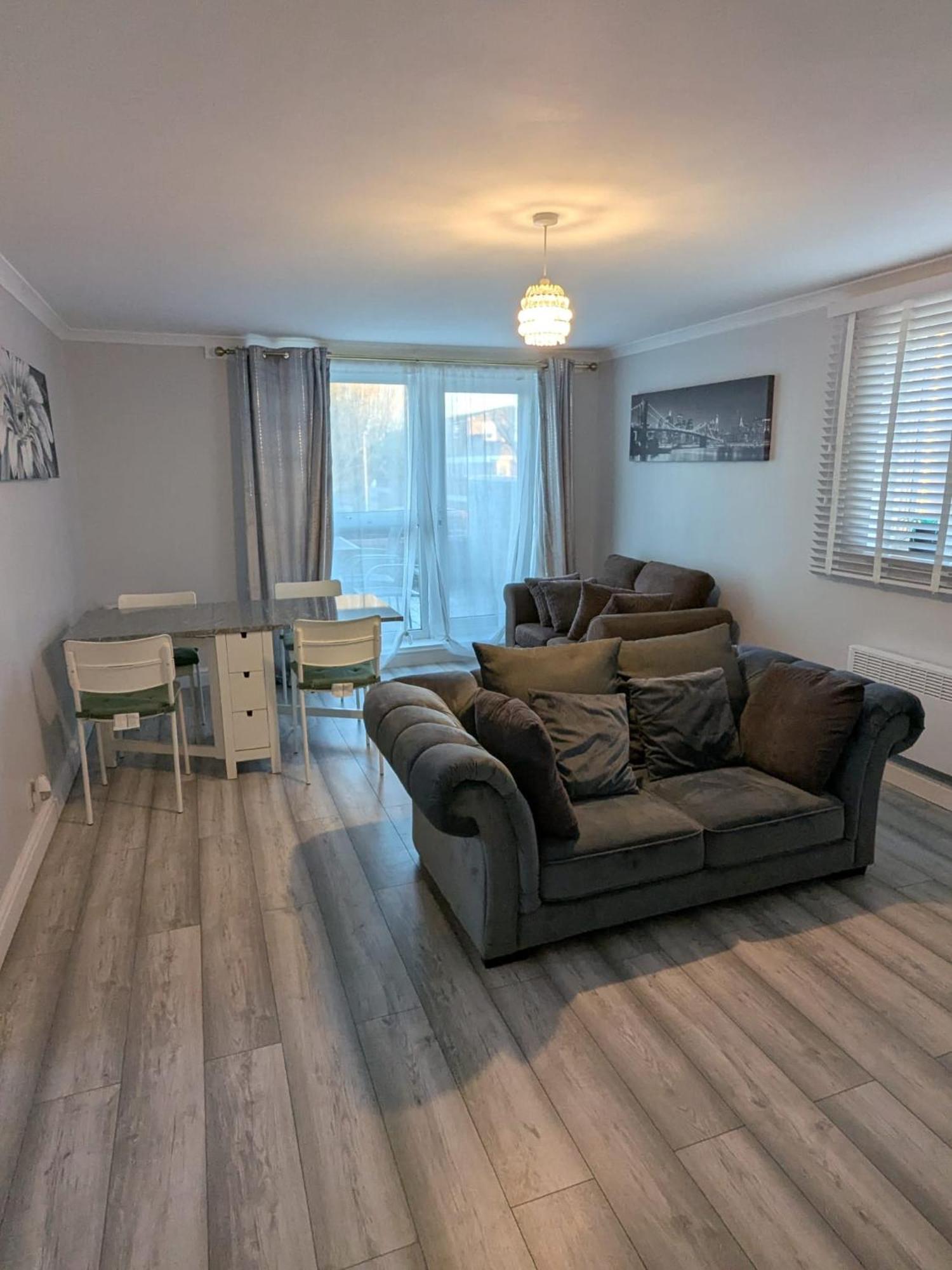 A&A Apartment Basildon Nevendon Extérieur photo