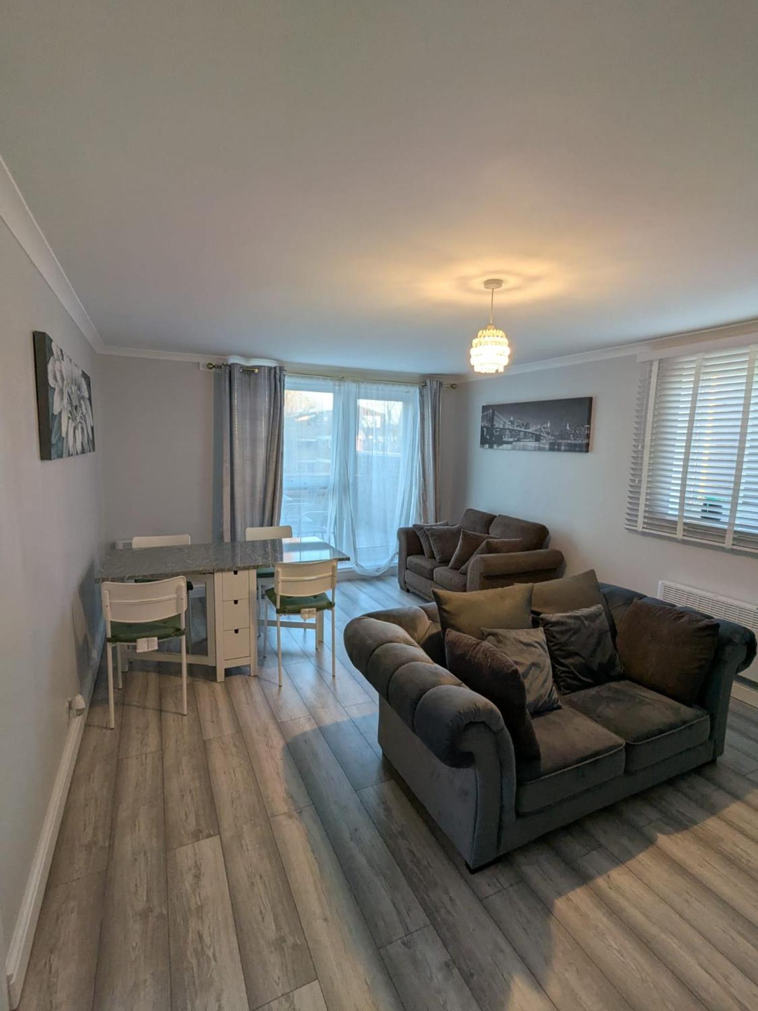 A&A Apartment Basildon Nevendon Extérieur photo