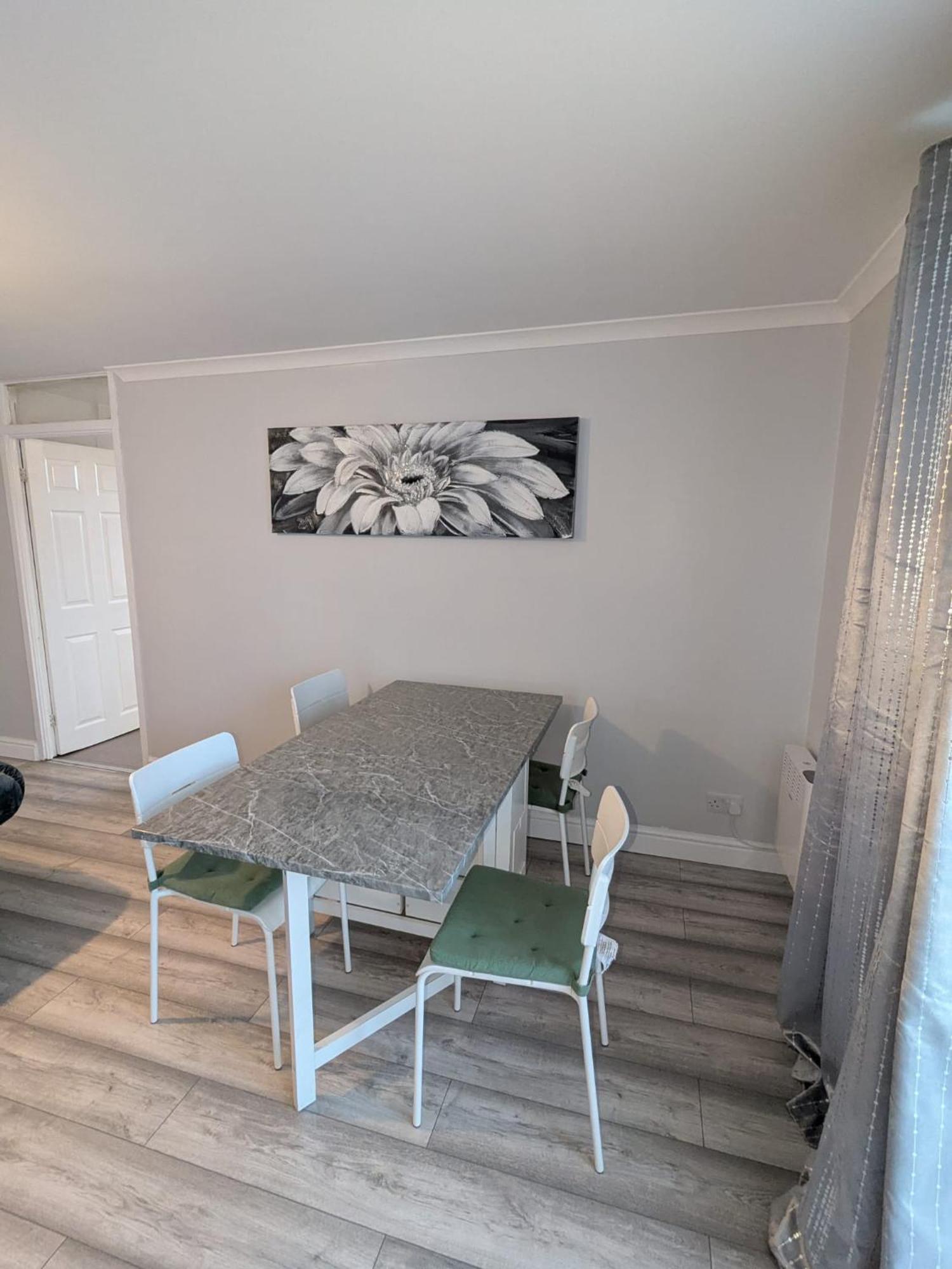 A&A Apartment Basildon Nevendon Extérieur photo